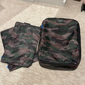 Uri Minkoff packing cube set